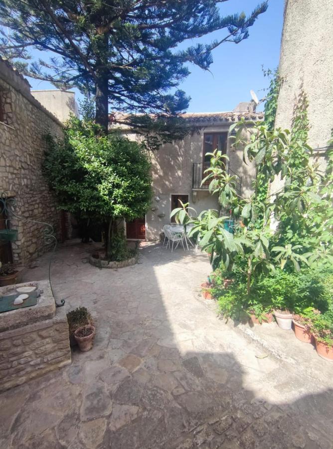 Cortile Via Sales 11 Lägenhet Erice Exteriör bild